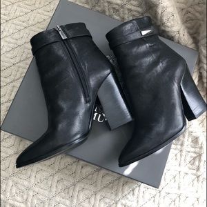 Vince Camuto size 8 leather ankle booties